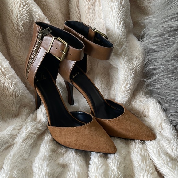 Cognac & Brown Heels - Picture 1 of 4